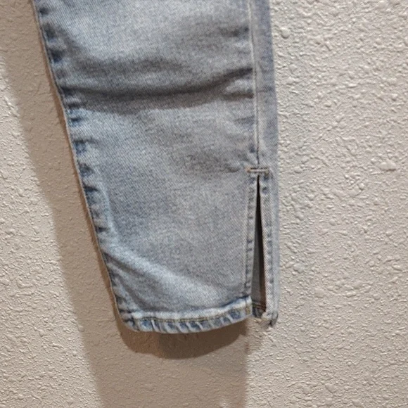 Old Navy Women's Light Blue High Rise,  O.G. Straight,  Size 6 Regular - Picture 4 of 11